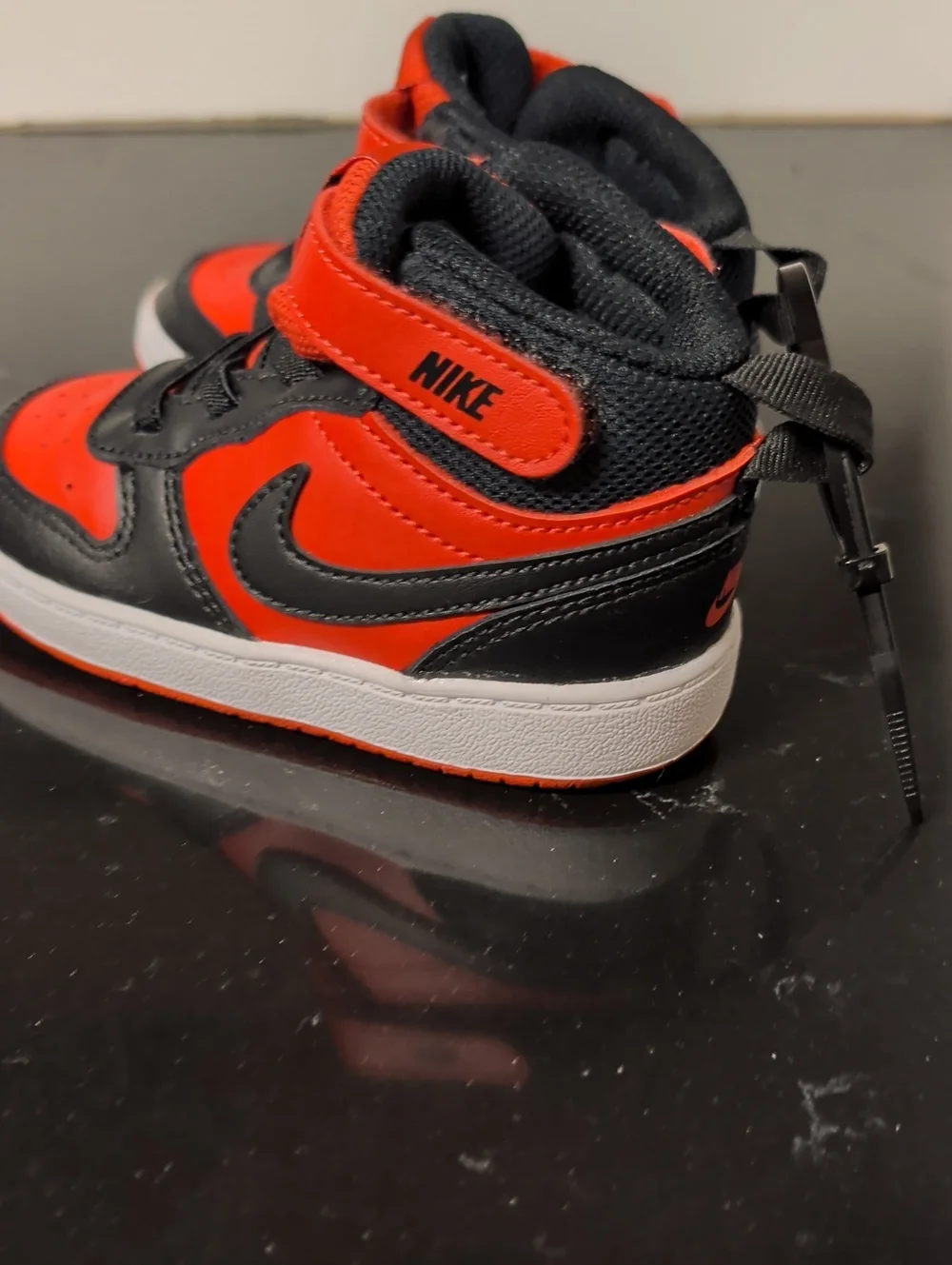 Nike Kids' Court Borough Mid 2 Low-Top Sneakers 7C Used Excellent